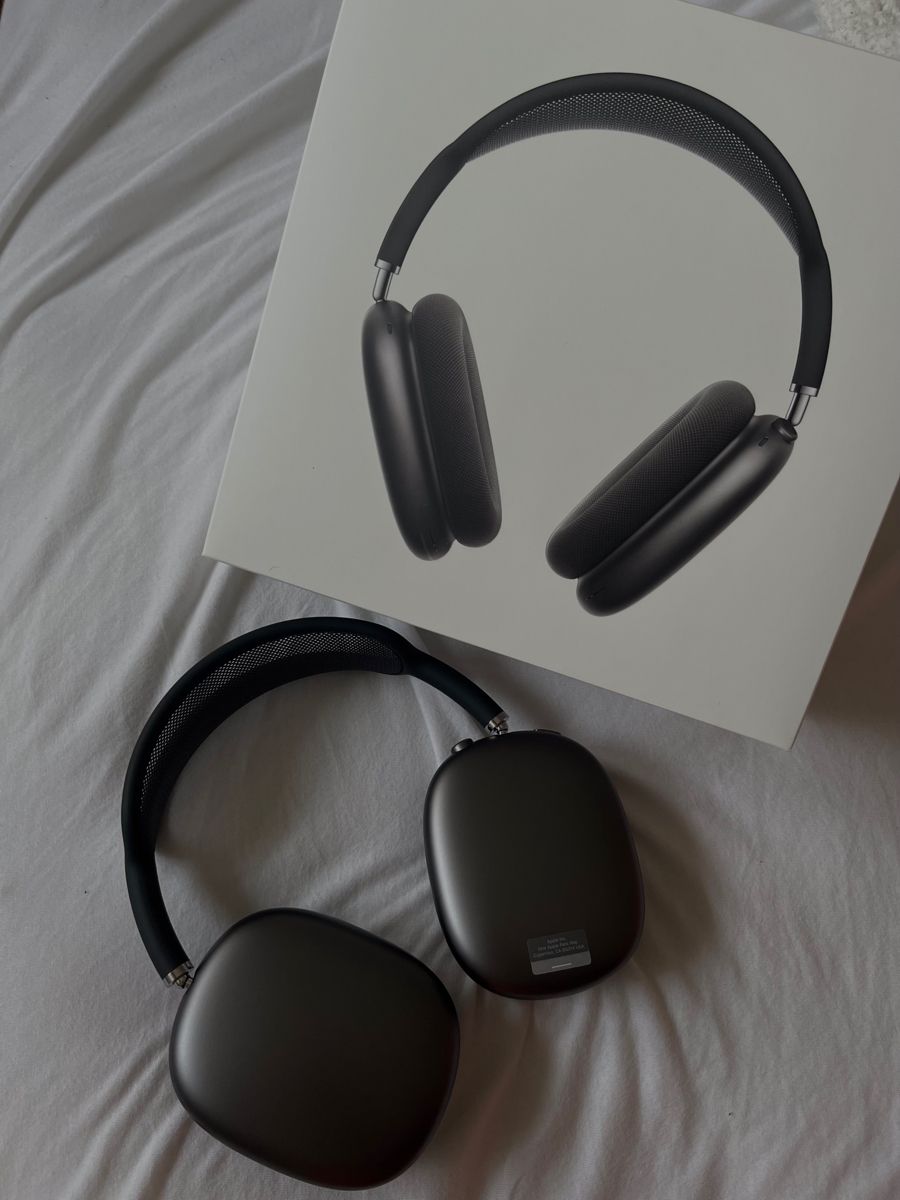 AirPods Max - Premium Ear Wireless Headphones