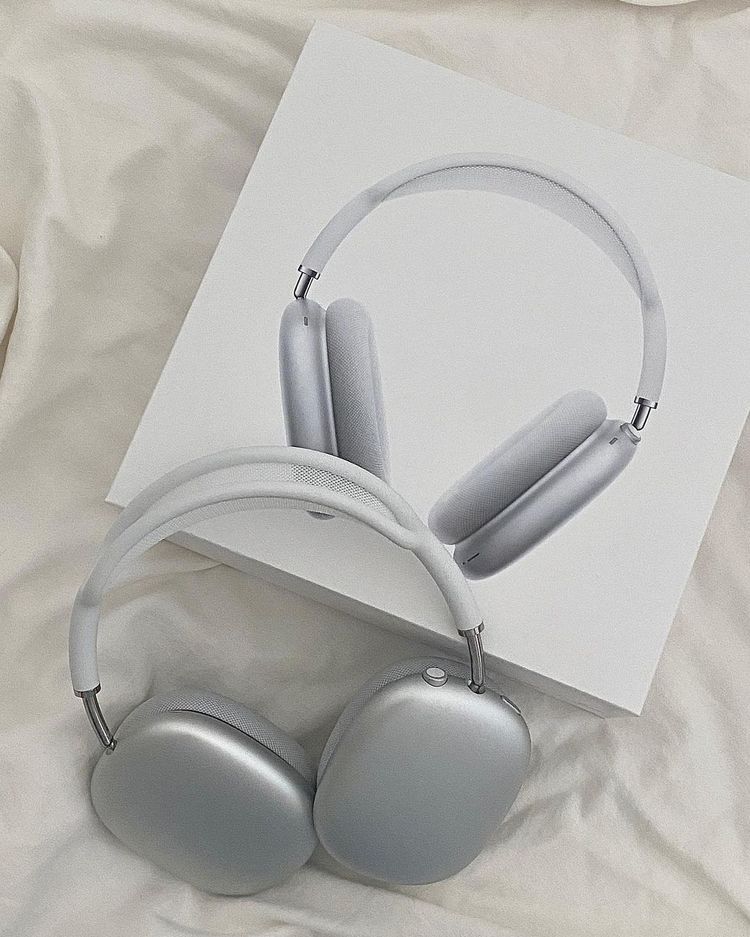 AirPods Max - Premium Ear Wireless Headphones