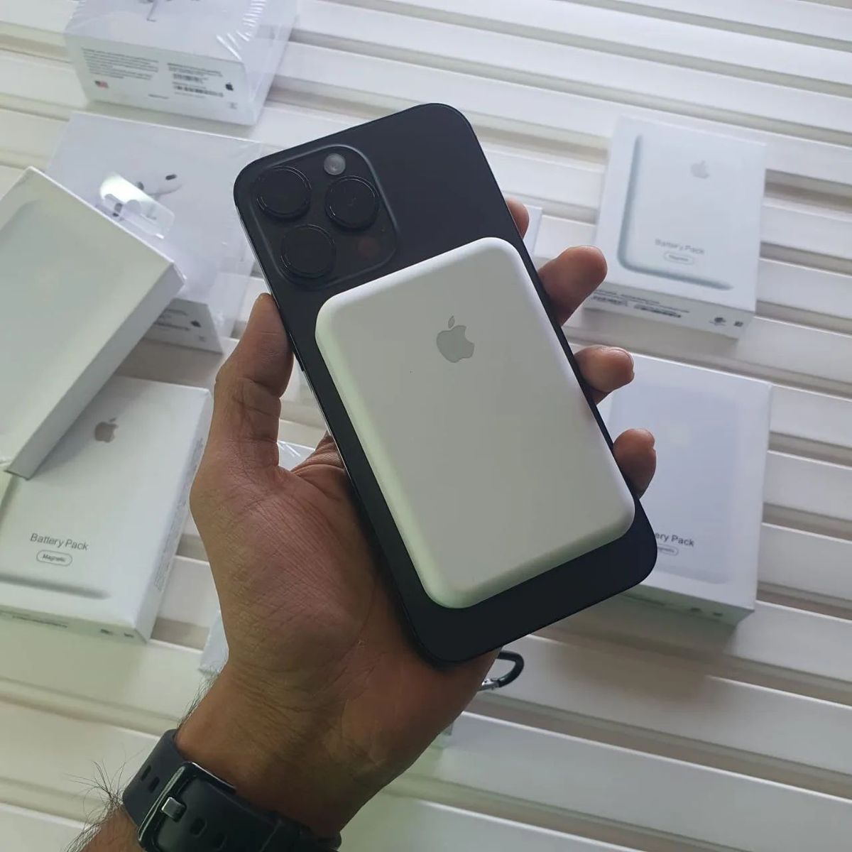 APPLE MAGSAFE POWER BANK